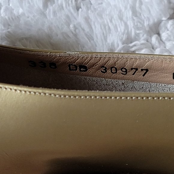 Salvatore Ferragamo Boutique Gold Vara Sz 6.5 B. SALE! Was $78 now $60 9/22/24 - Picture 3 of 8